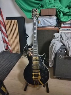 Copy Gibson Les Paul 3 pu bigsby tuner.