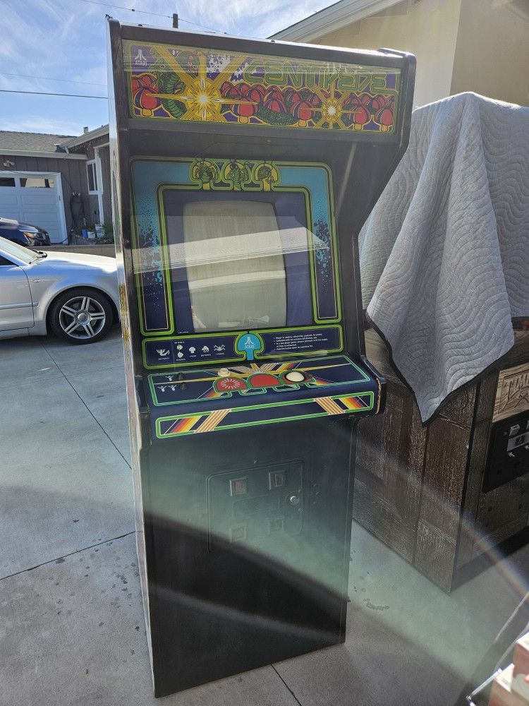 Atari Centipede Arcade Video Game