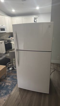 Me more 33” fridge