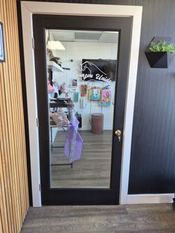 Puerta de madera con vidrio