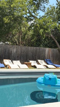 4 lounge chairs free !!