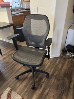 Mesh office chair