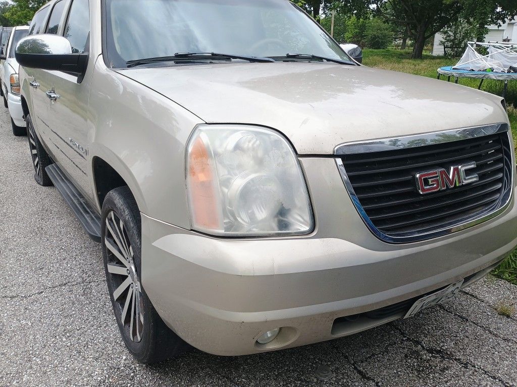 2007 GMC Yukon Denali SLT 4x4 Clean Title