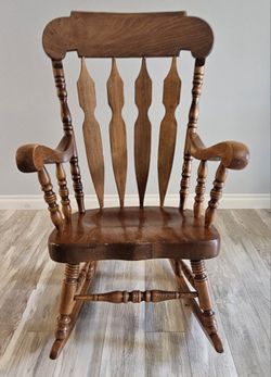 Vintage Solid Wood Rocking Chair – Hand-Carved Floral Crest