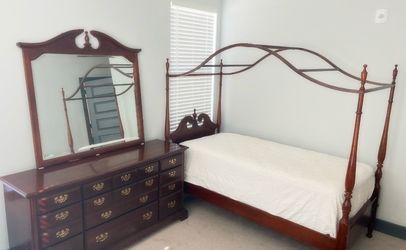 Vintage Twin Canopy Bed