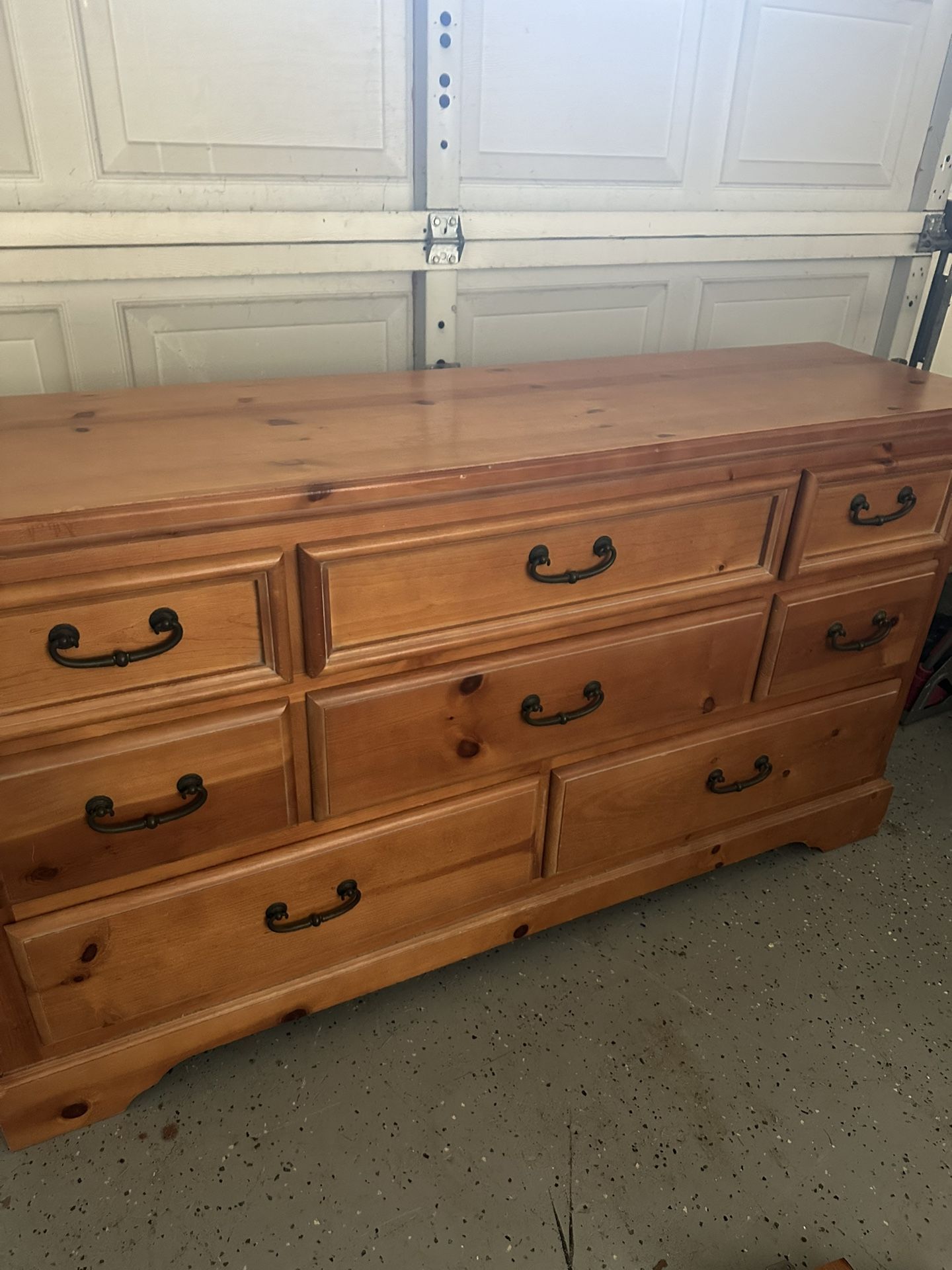 Solid Wood Dresser With 8 Drawers And Mirror