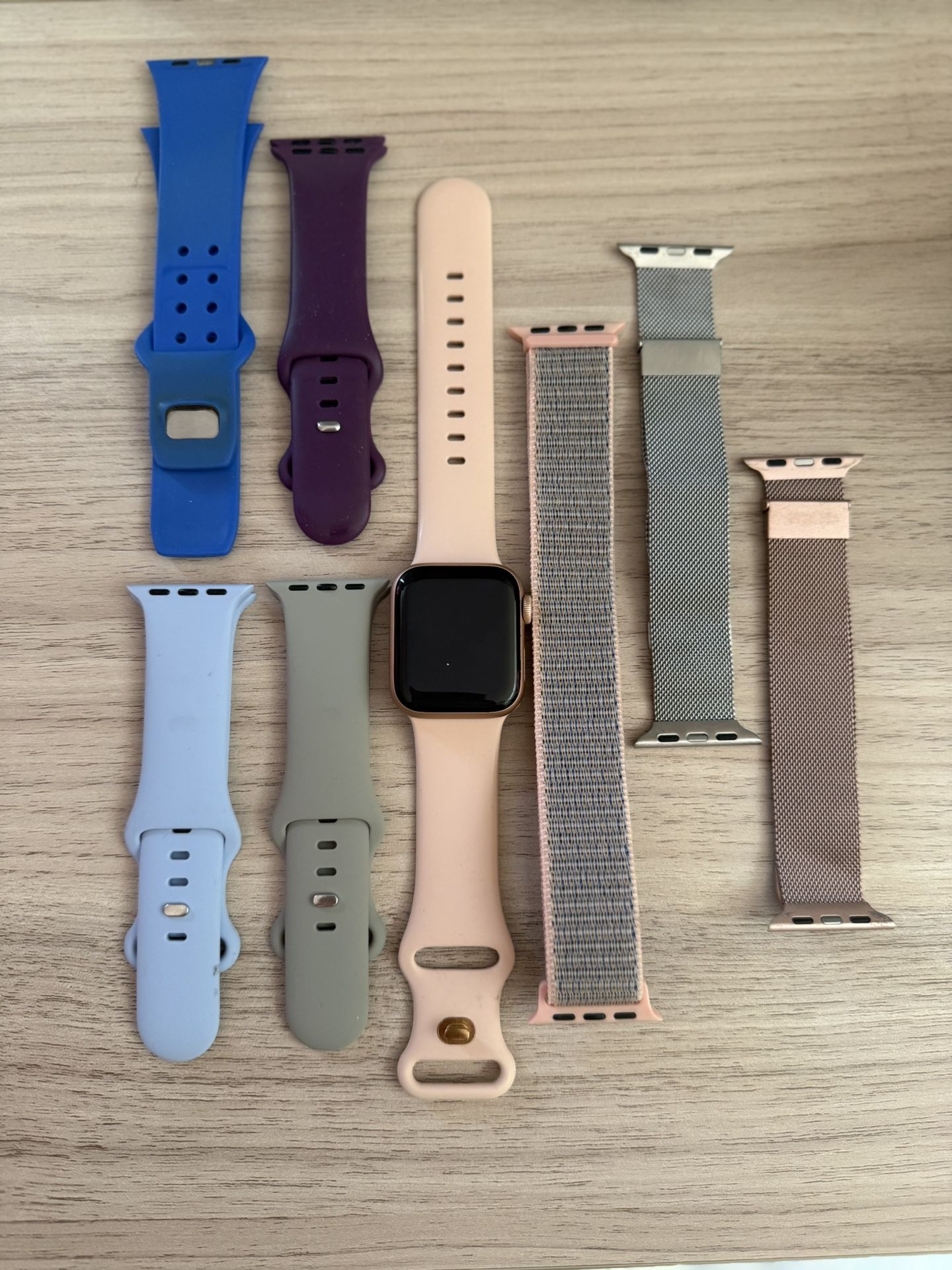 Apple Watch Series 4 (40mm) + Extra Bands!