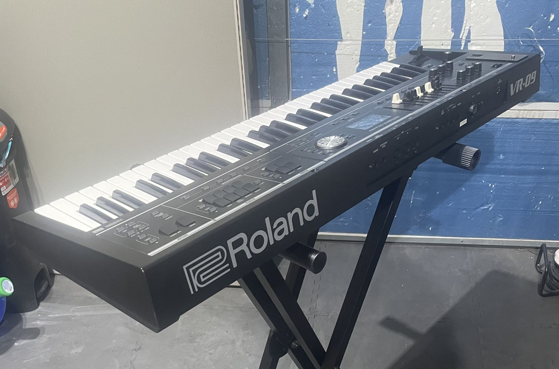 ROLAND VR-09
