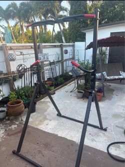 Foldable pull up/dip bar