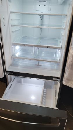 GE 33 ' REFRIGERATOR WORKS GREAT IN EXCELLENT CONDITION CAN DELIVER ANYWHERE