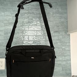 AmazonBasics 15.6-inch laptop bag