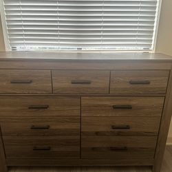 Dresser - 7 Drawers 