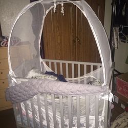 Crib Brand New Barely Used 