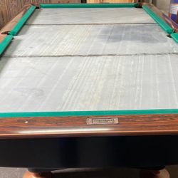 Pool Table Gold Crown Bruinswick 9ft ( Free Delivery & Set Up & New Color Felt Of Your Choice )