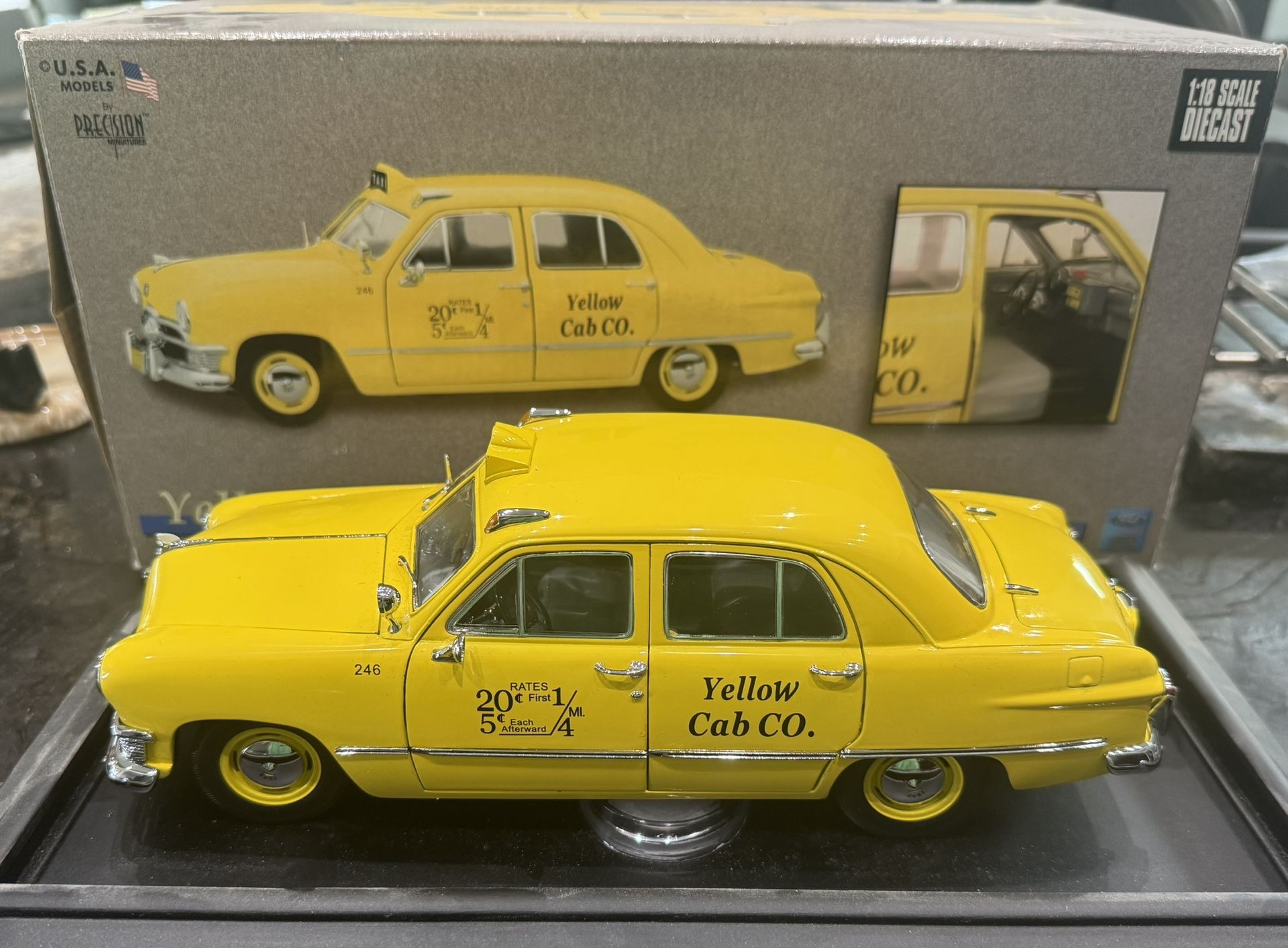 1950 Ford Yellow Cab 1/18 スケール Precision 1:18 Ford 1950 Yellow Cab Diecast