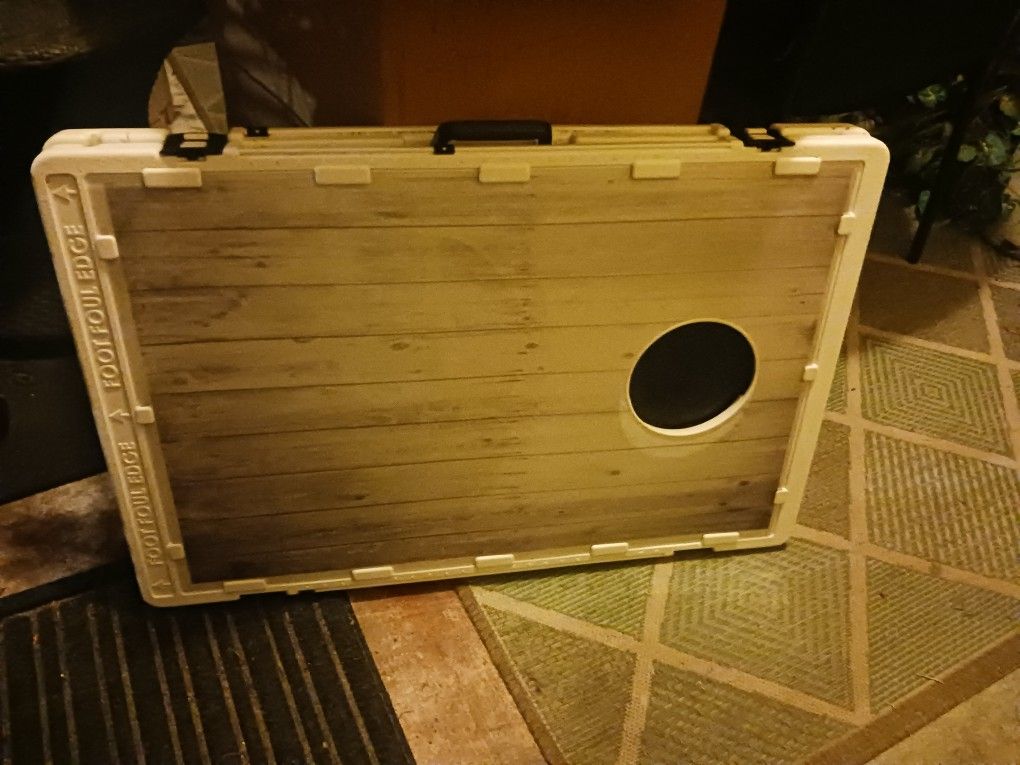Corn Hole Game W Bag's Carty Handle Etc 25 Firm