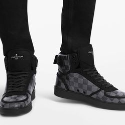 Louis Vuitton Rivoli Sneaker 9 UK  10 US for Sale in Las Vegas, NV