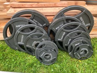 Handle grip weight 255lbs of Olympic weights 2.5-45’s plus 2 bars