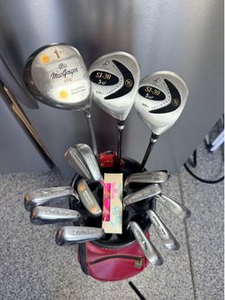 Ladies RIGHT Handed MacGregor Tourney 13pc Golf Club set, with MacGregor Golf Bag