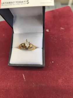 18k solid gold diamond ring 5. 4 grams 7 layway available 10% Dwon if you interested please make sure you ask for Maribel thank you