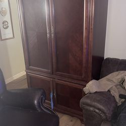 Entertainment center