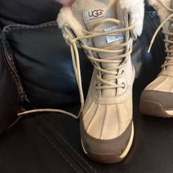 Ugg Snow Boots 