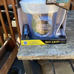 Water Filtration  with six brand new replacement filter filters