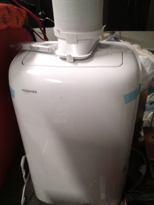 Brand New Stand8ng Portable Ac Unit $200 1/2 Price Normally $400