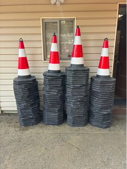 28” construction cones
