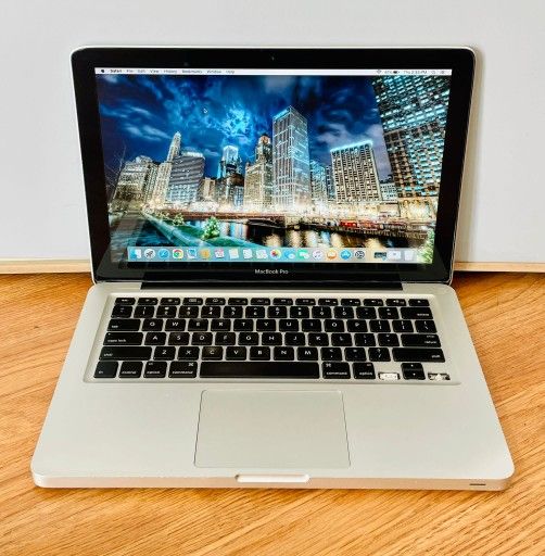 Apple MacBook Pro 2009 13” Dual Core 4GB 160GB HDD