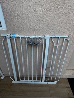 Regalo Easy Step Extra Wide Walk-Thru Baby/Pet Gate – White
