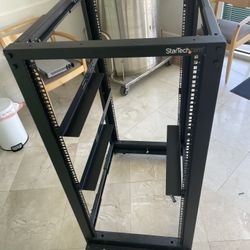 StarTech 25U Adjustable 4-Post Server Rack – Complete & Barely Used