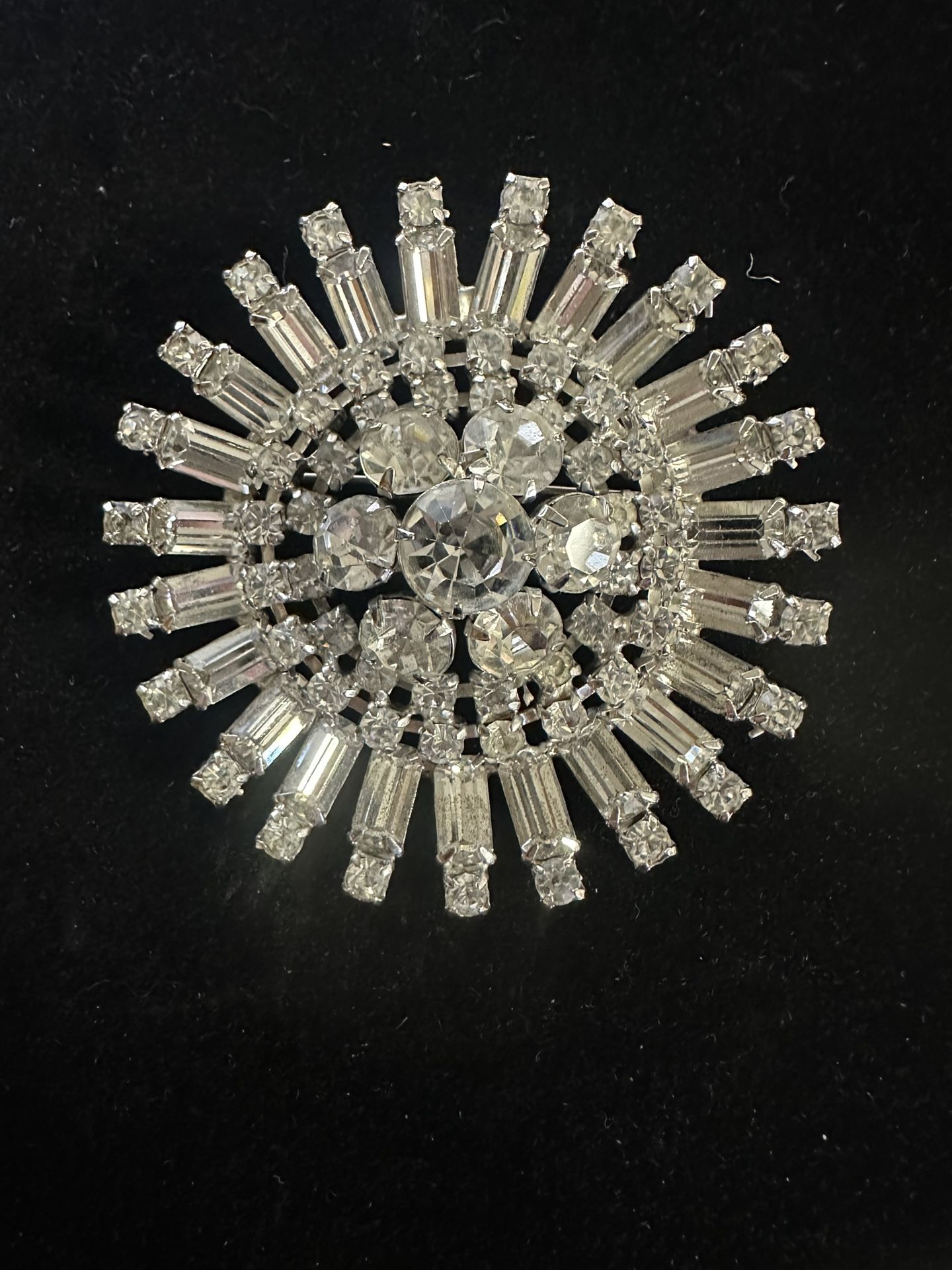VINTAGE CRYSTAL BROOCH Costume Jewelry