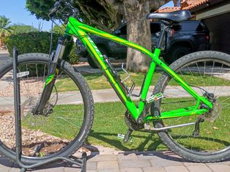 29 inch Specialized Rockhopper mountain bike