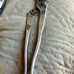 Medium Channel Lock Pliers