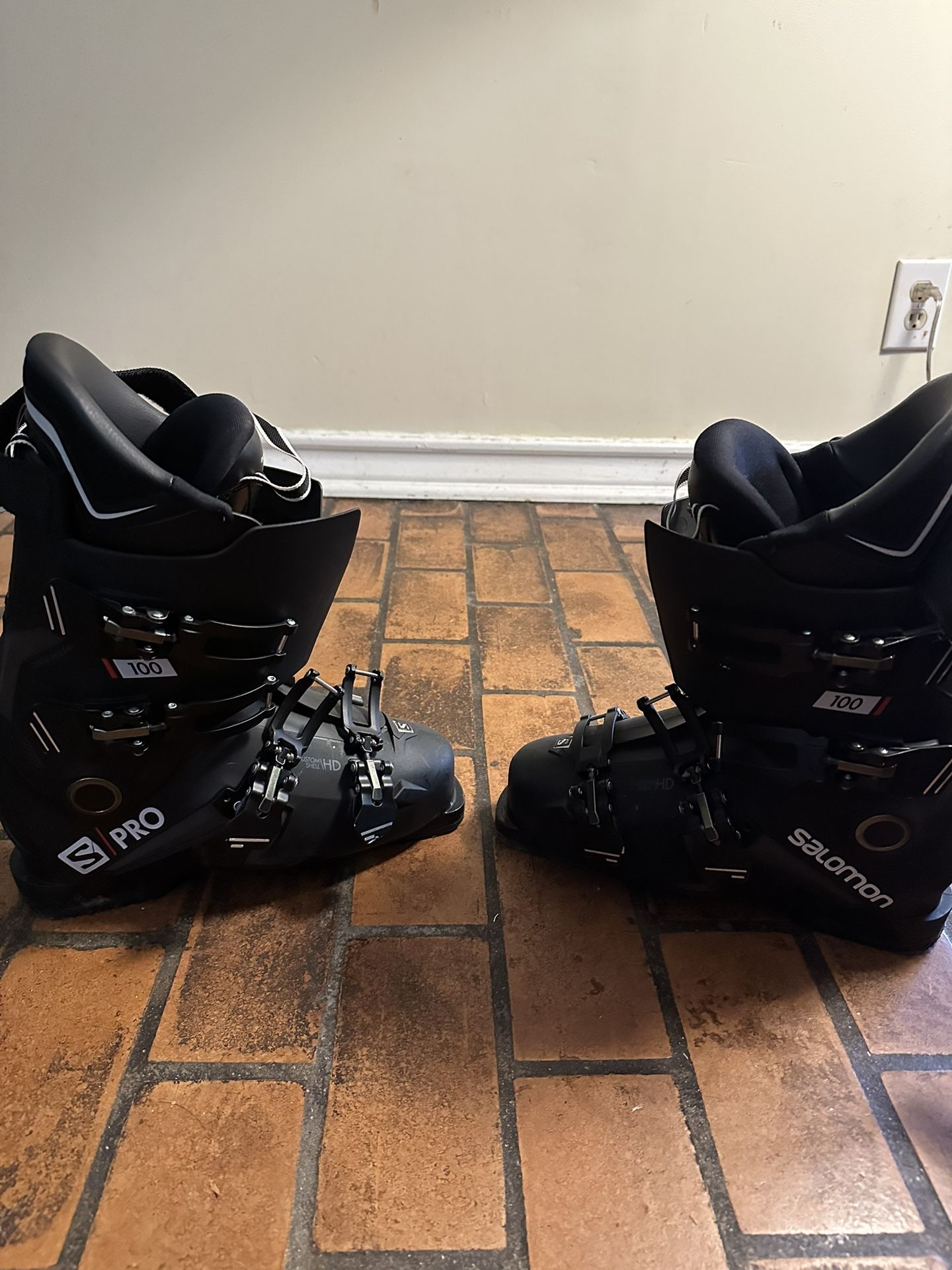 Salomon S/PRO 100 Ski Boots Size 27