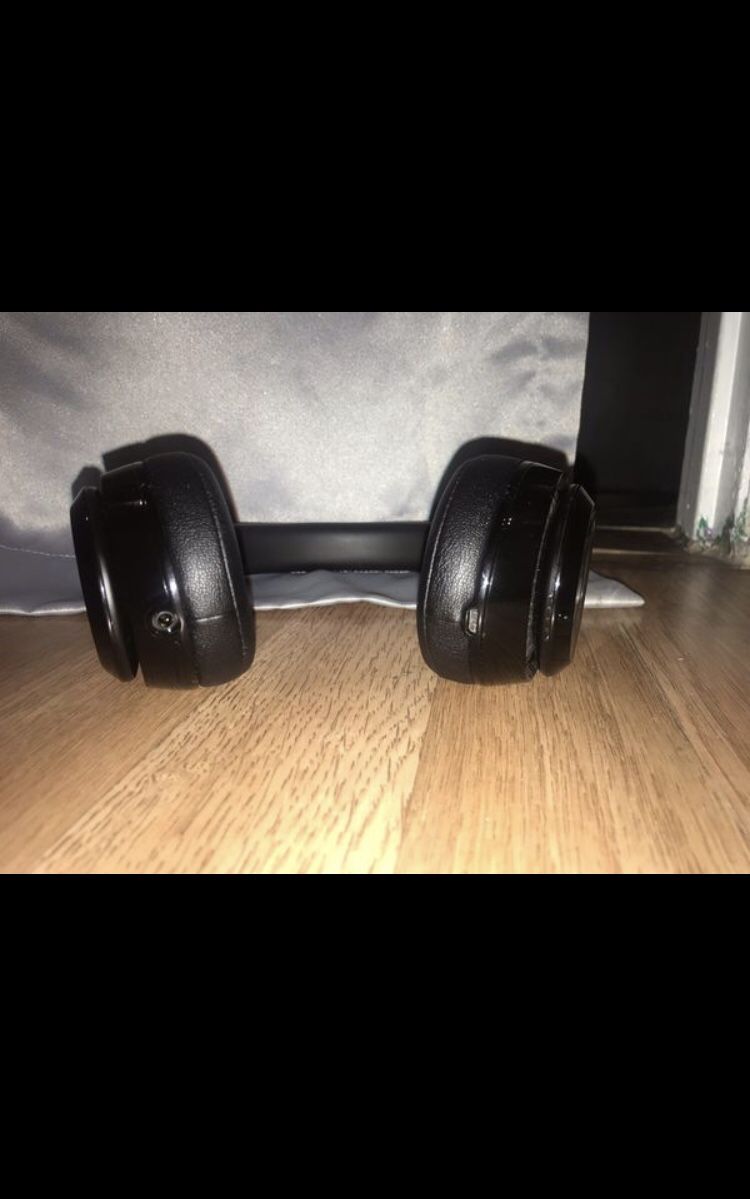 Solo 3 beats glossy black