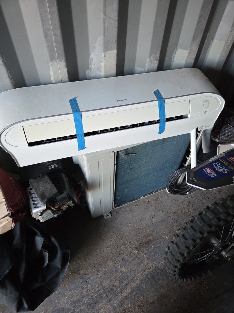 Daikin Mini Split 2 Ton
