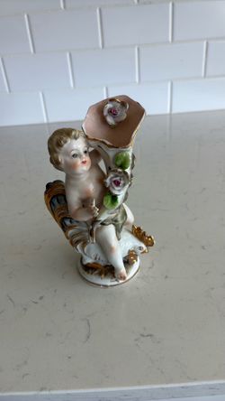 Vintage porcelain vase cherub 6 inches tall