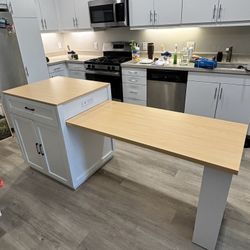 Expandable kitchen island
