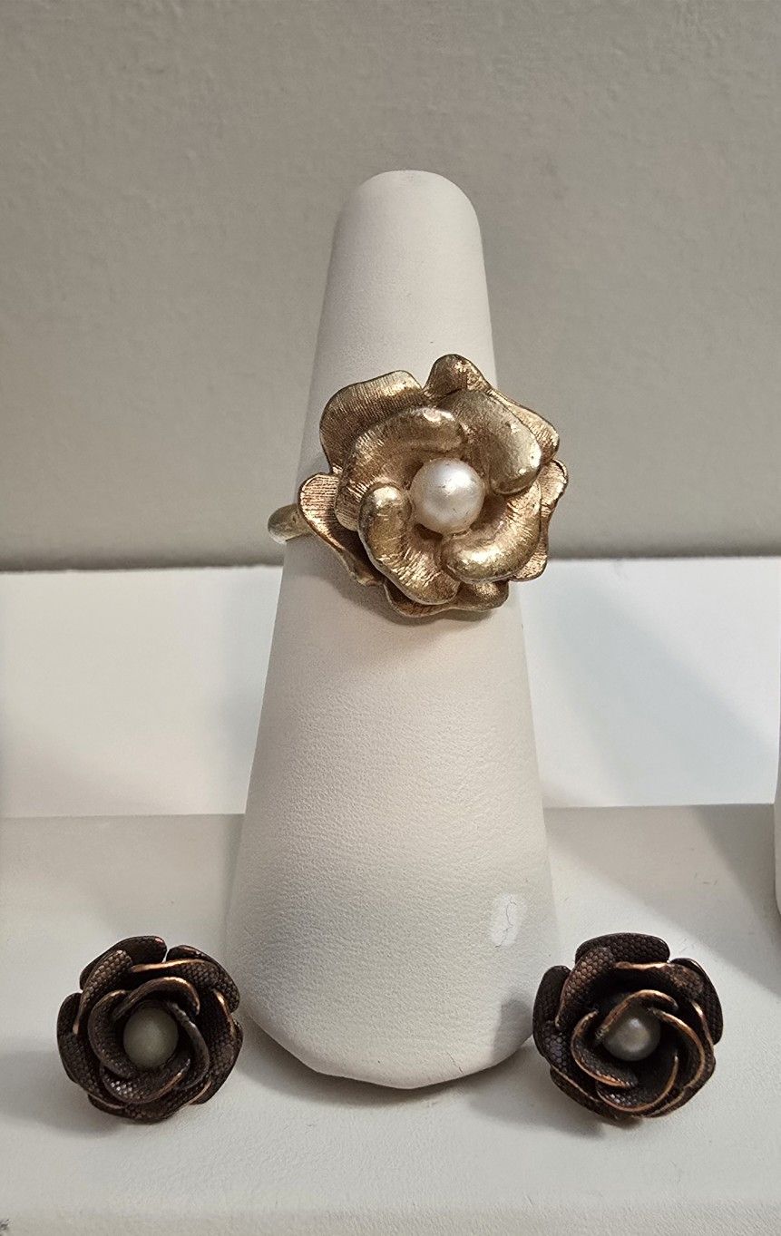 2 Piece VTG Gold Flower Pearl Stone Inset Women's Earrings & Adjustable Ring Set