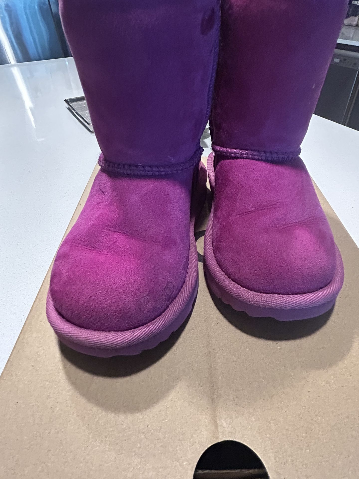Toddler Girl Uggs Size 10