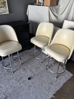 Vintage Cream Vinyl Bar Stools – 3