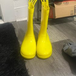 rain boots 