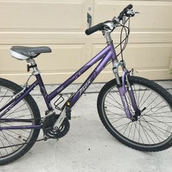 Trek ladies girls 820 mountain bike bicycle 26 inch 21 speed all tuned up front suspension