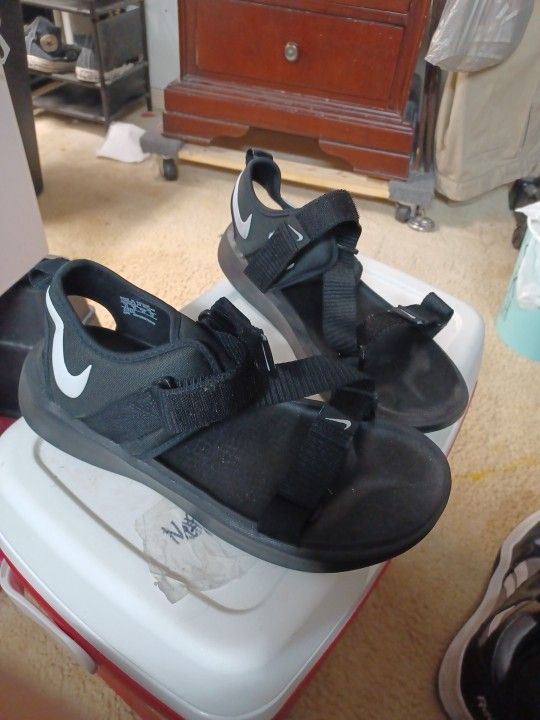 11.5 Nike Sanddles An Nilke Shoes