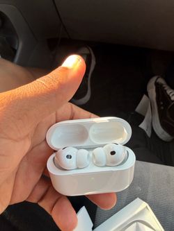 Apple AirPods Pro  3 with Charging Case