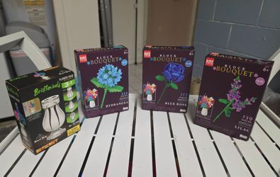 Block Bouquet & Bricktanicals Building Sets Bundle