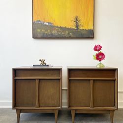 Mid Century Pair Of Night Stands 