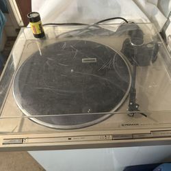 Pioneer PL-7 Quartz Stereo Turntable Record Player